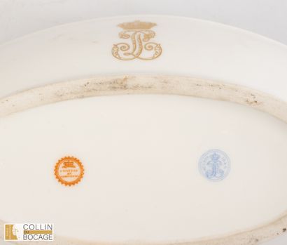 Navette du service des Officiers du roi Louis-Philippe
Porcelaine...