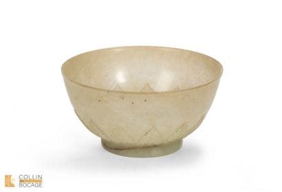 MOGHOLE INDIA, 18th century.
Bowl carved...