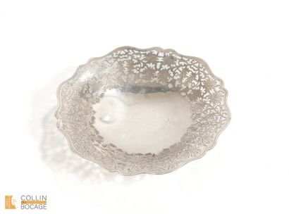 Coupe en argent 900 °/°° au décor ajouré...