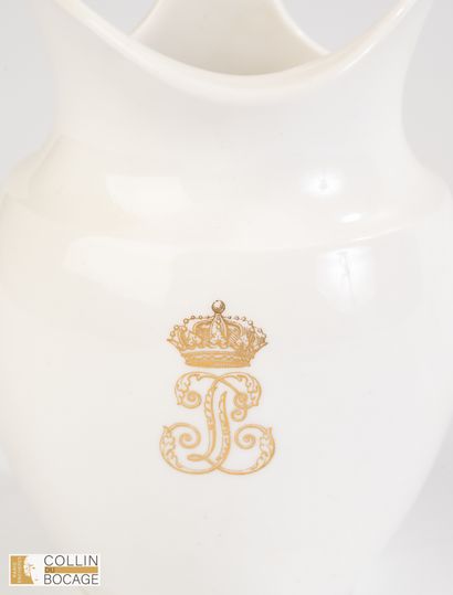 Pot à crème du service des Officiers du roi...