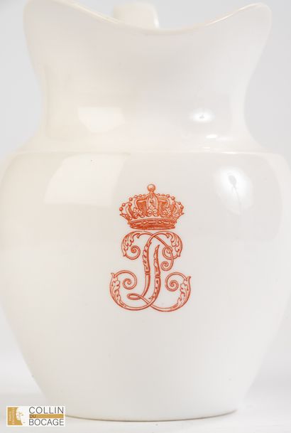 Pot à crème du service des Offices du roi...