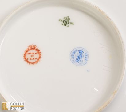 Sous-tasse imitant le service des Offices...