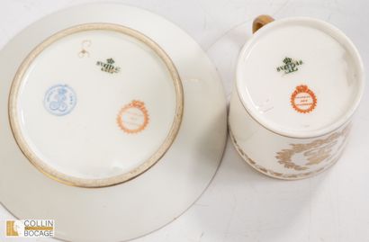 Tasse et sous-tasse à café du service des...