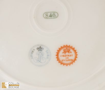 Assiette reprenant le décor du service des...