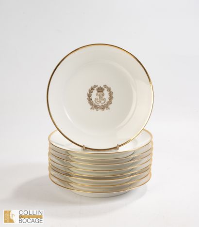 Huit assiettes (on joint une neuvième) du...
