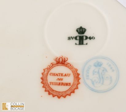Assiette reprenant le décor du service des...