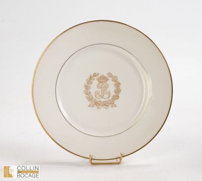 Une assiette service des Officiers du roi...