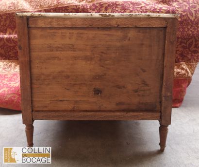 Meuble de maîtrise
Commode trois tiroirs,...