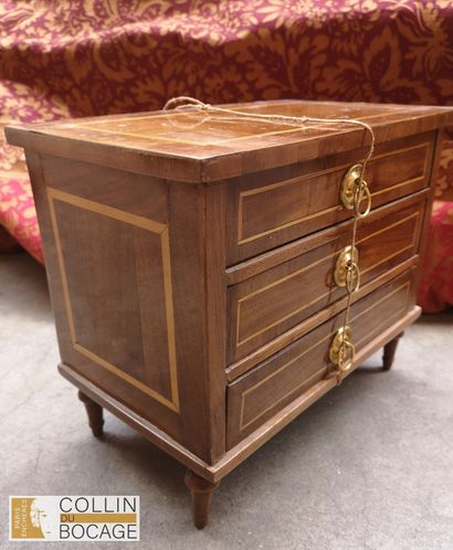 Meuble de maitrise
Commode trois tiroirs...