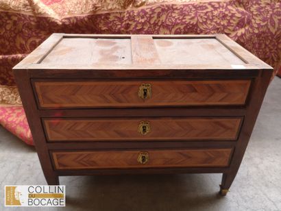 Meuble de maitrise
Commode Louis xvi marquetée
manque...