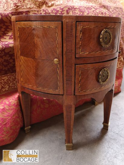 Meuble de maitrise
Commode demi lune Louis...