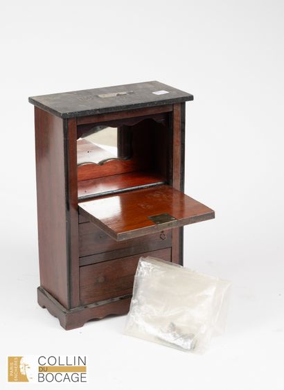 Meuble de maitrise 
Secretaire
H: 33 cm