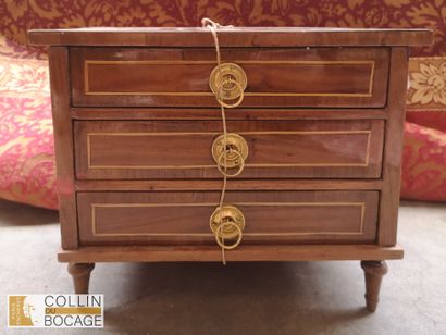 Meuble de maitrise
Commode trois tiroirs...