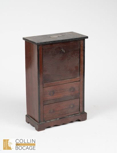 Meuble de maitrise 
Secretaire
H: 33 cm