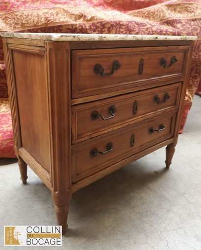 Meuble de maîtrise
Commode trois tiroirs,...