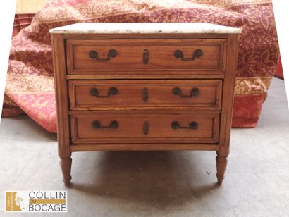 Meuble de maîtrise
Commode trois tiroirs,...