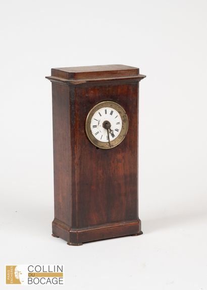 Petite horloge en bois
H: 23 CM