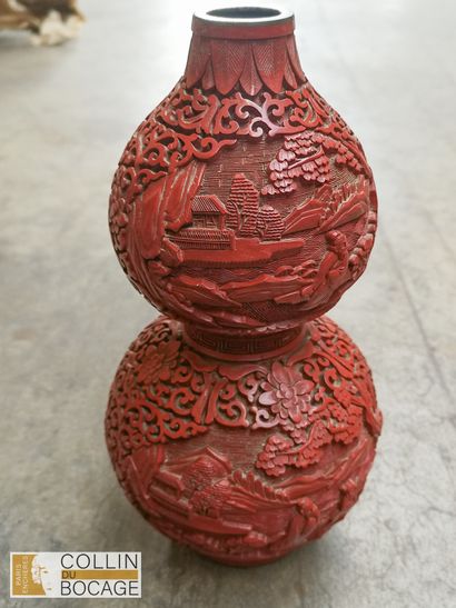 Vase double gourde aux scènes de pagades...