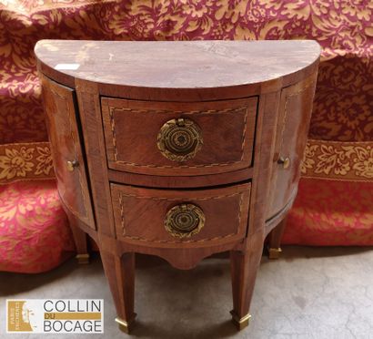 Meuble de maitrise
Commode demi lune Louis...