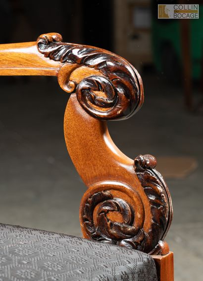 Fauteuil en acajou et placage d’acajou et...