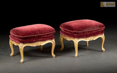 Paire de tabourets en bois sculpté redoré,...