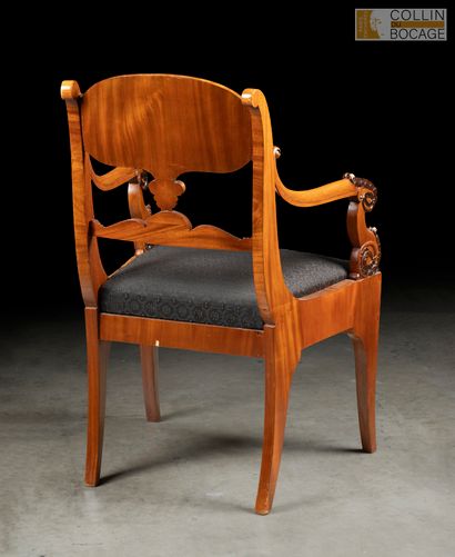 Fauteuil en acajou et placage d’acajou et...