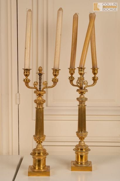Paire de candélabres en bronze ciselé et...