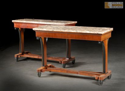 Paire de consoles en acajou et bois noirci,...
