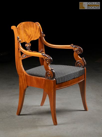 Fauteuil en acajou et placage d’acajou et...