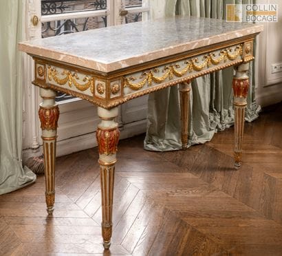 Table console rectangulaire, en bois relaqué...
