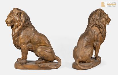 Importante paire de lions assis.
Fonte. 
Modèle...