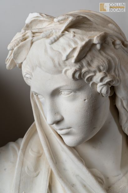 Buste en marbre représentant Iphigénie 
D’après...
