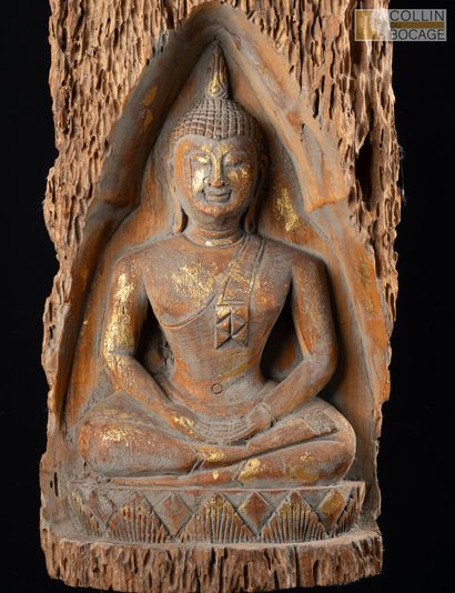 THAÏLANDE moderne.
Bouddha assis en méditation,...