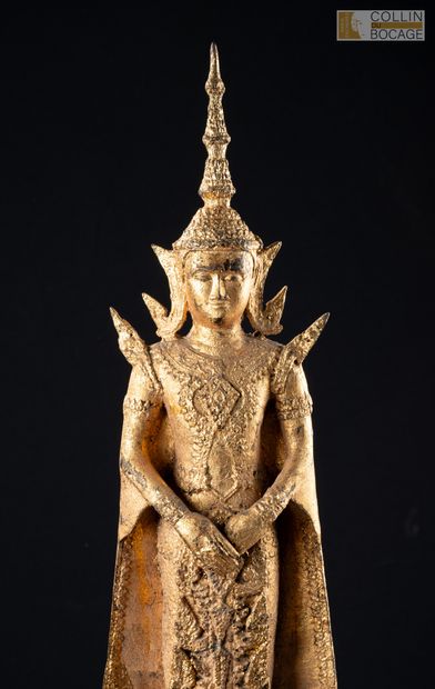 THAÏLANDE moderne, dans le goût de Rattanakosin.
Bouddha...