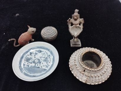 ASIA
Set of decorative objects: small bowl,...