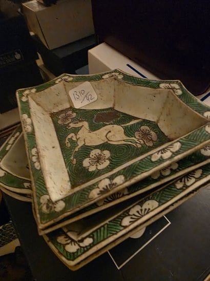Coupelle en porcelaine à décor d’un cheval...