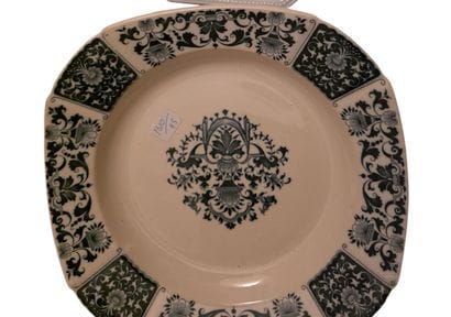 GIEN: Beautiful dinner service with floral...