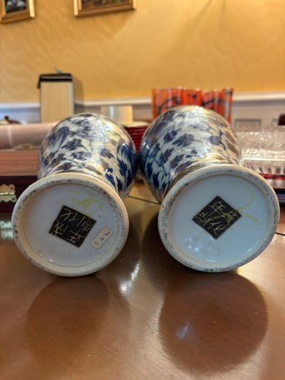 (CHINA) Pair of lidded bowls decorated with...