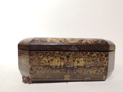 CHINA 
Tea box
Black lacquered wood 
Made...