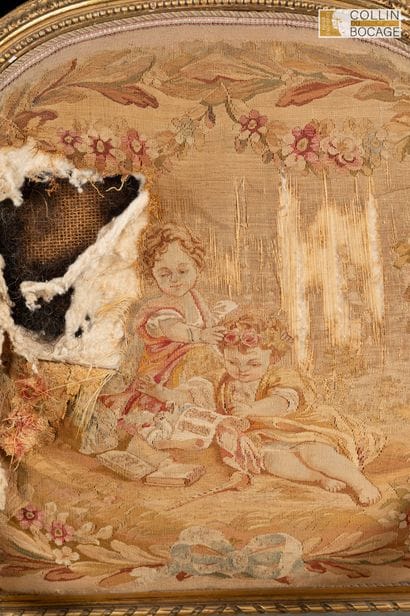 Mobilier de salon en bois doré tapisserie...