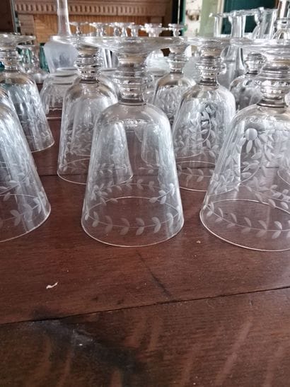 Set of stemmed glasses, engraved with garlands...