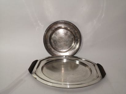 2 silver plated metal plates
THIS LOT IS...