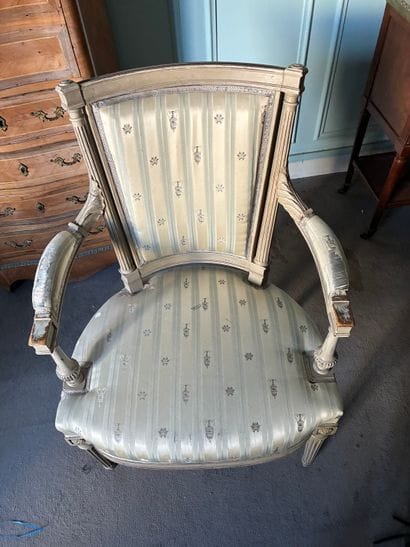 Paire de fauteuils, dossier droit, colonnes...