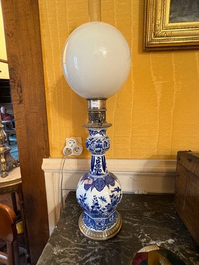 Paire de lampes à pétrole
Faïence 
Hauteur...