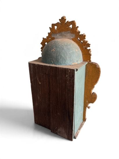 Niche with shell motif. Painted and gilded...