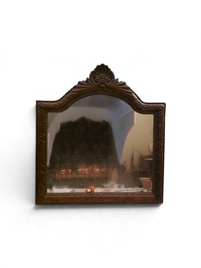 Pediment mirror, decorated with a seashell.
Molded...