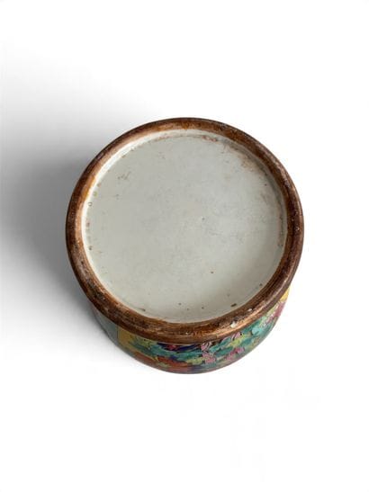 CHINA, late 19th – early 20th century
Vase...
