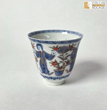 JAPAN
Sorbet decorated with characters in...