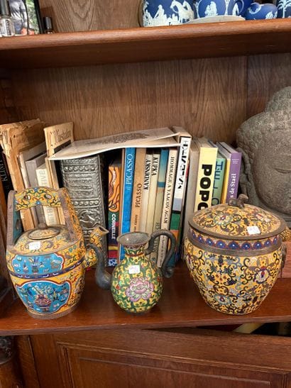 CHINA Set of three cloisonné enamel pieces,...