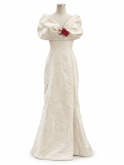 Wedding dress. White and red. (stains)
Size...